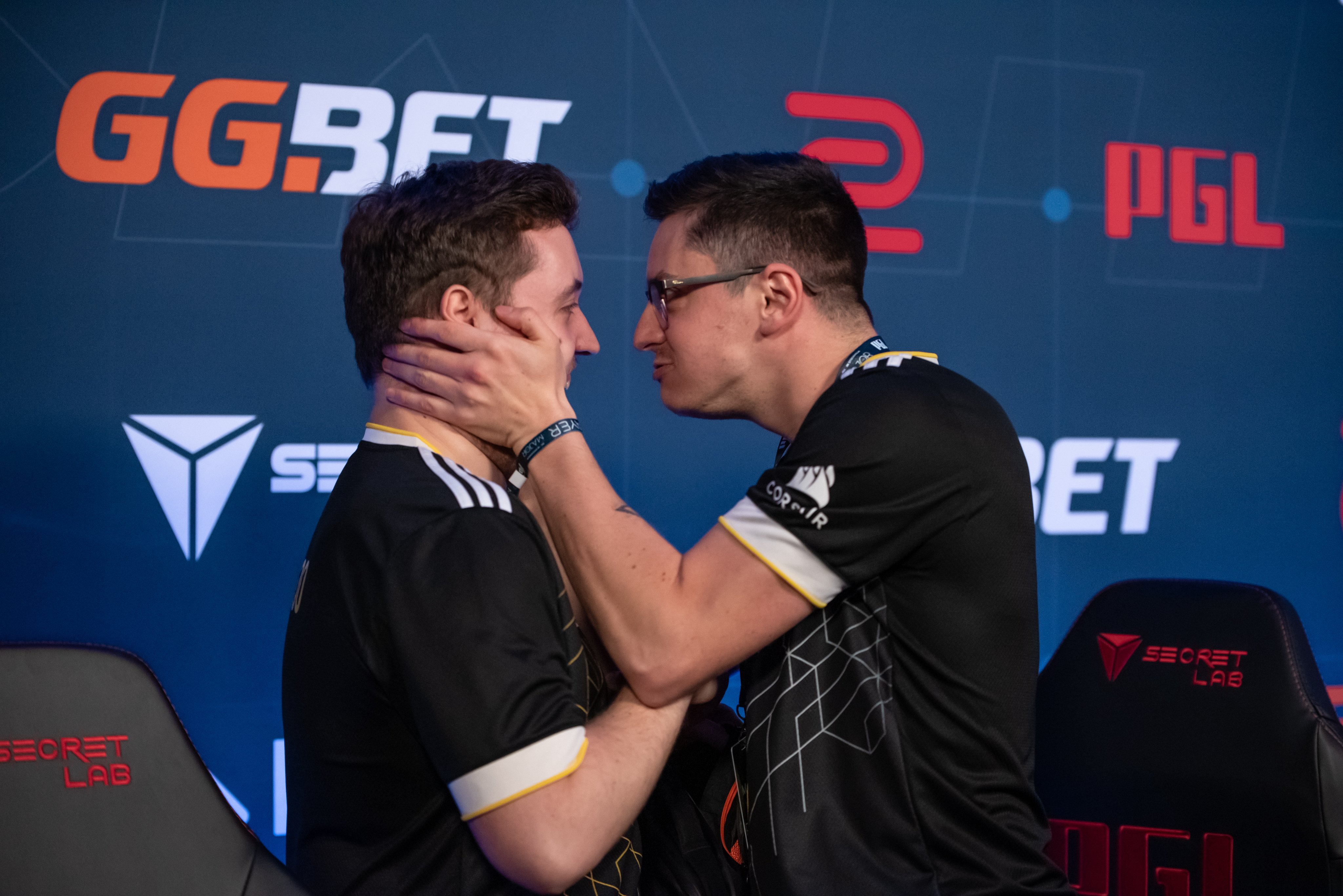 NAVI战队新赛季开门红，s1mple神勇助阵击败Complexity-im电竞